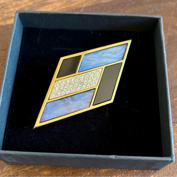 YVES SAINT LAURENT Elegant Geometric Brooch with Crystals - Picture 10 of 13